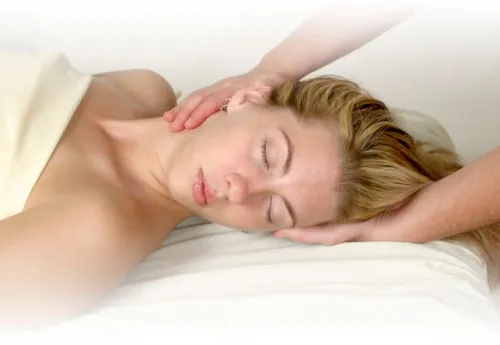 Ajustement chiropratique des cervicales pour soulager une névralgie cervico-brachiale