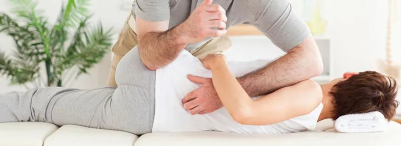 Manipulation vertébrale ostéopathique pour soulager une sciatique